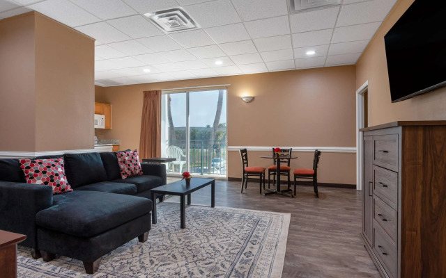 Travelodge by Wyndham Lakeland