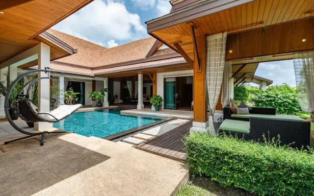 Champagne Pool Villa