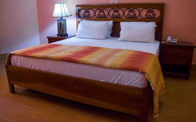 Dees Hotels, Apartments and Suites