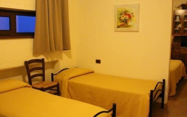 Angelucci Agriturismo con Camere e Agri Camping