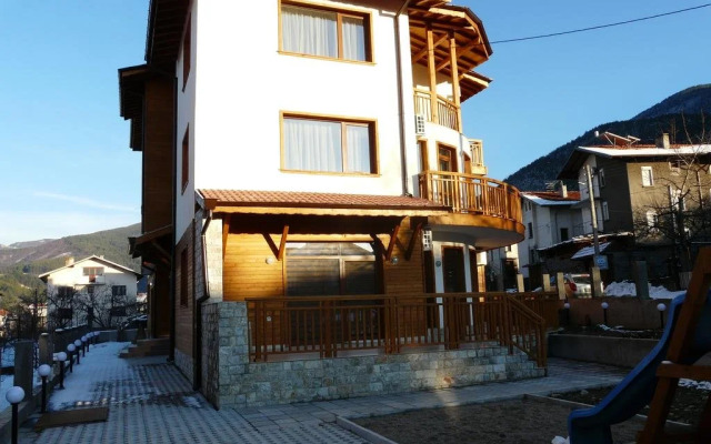 Yuliya Guest House