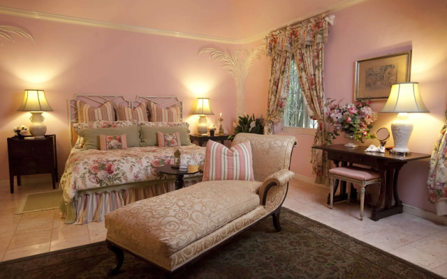 Graycliff Hotel And Restaurant