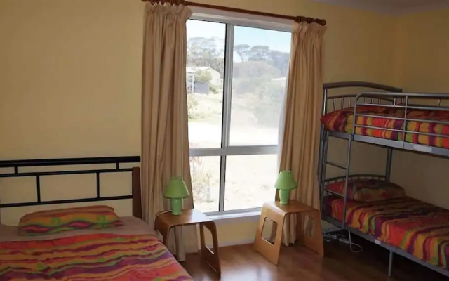 Unwind Coastal Calm Kangaroo Island – Guest Rooms – Baudin Beach