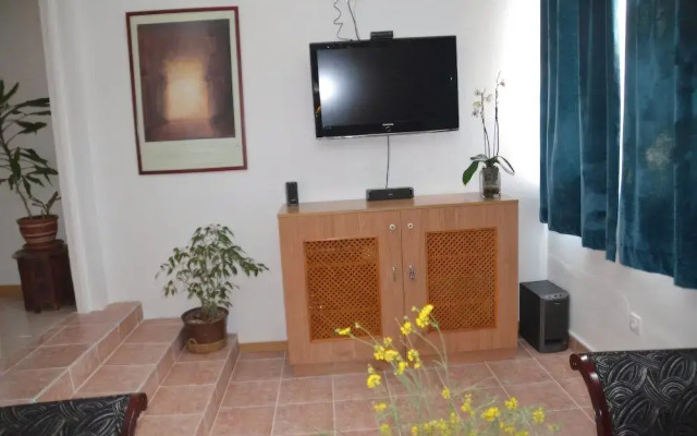 El Almendro y la Montaña