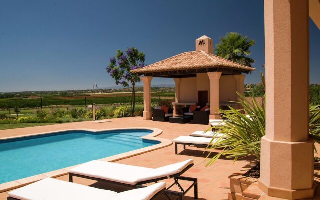 Spacious Villa in Alcantarilha With Private Swimming Pool