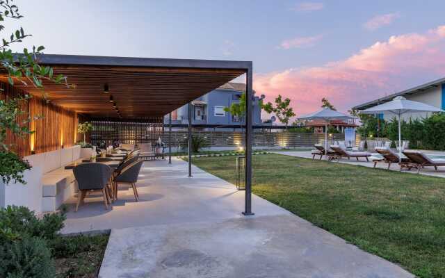 V Luxury Suites