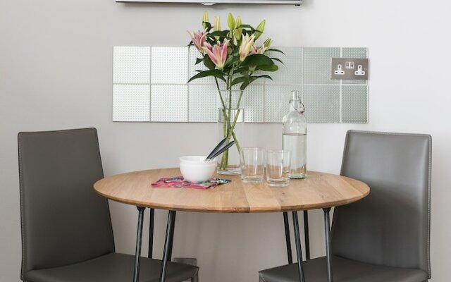 Ultra luxurious London home for 5-7