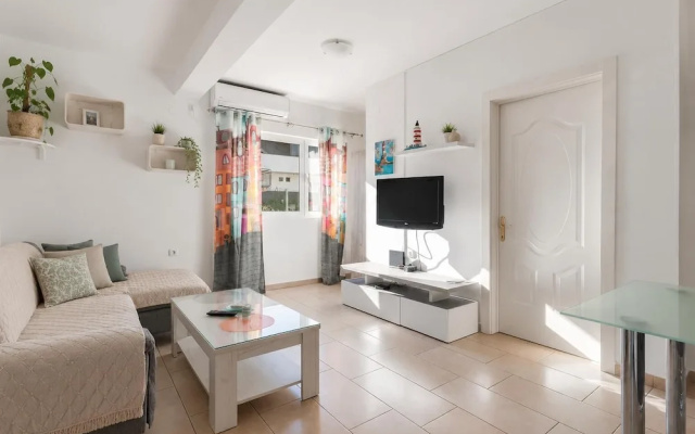 Modern Seaside Apartment With Balcony - Erika