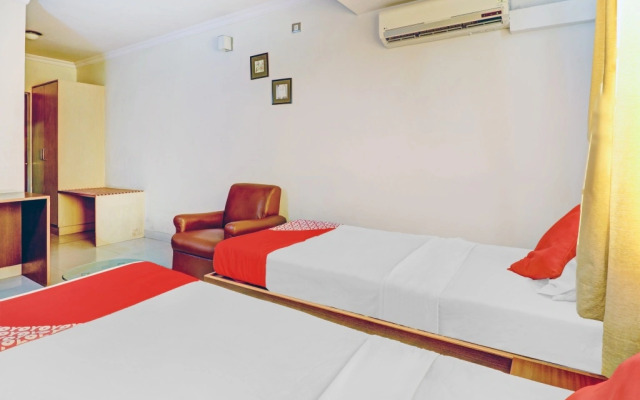 OYO 79381 Dm Residency