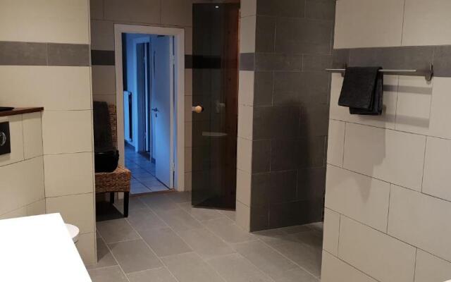 Surf And Family Sauna And Spa