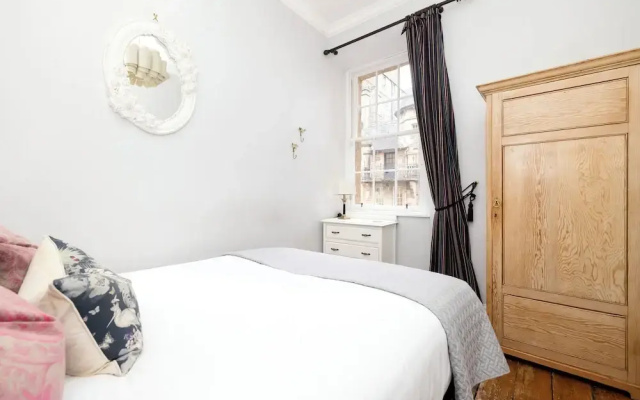 JOIVY Royal Mile Tower Apartment