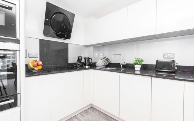 Charming 2BR 2BA Near Tower Bridge