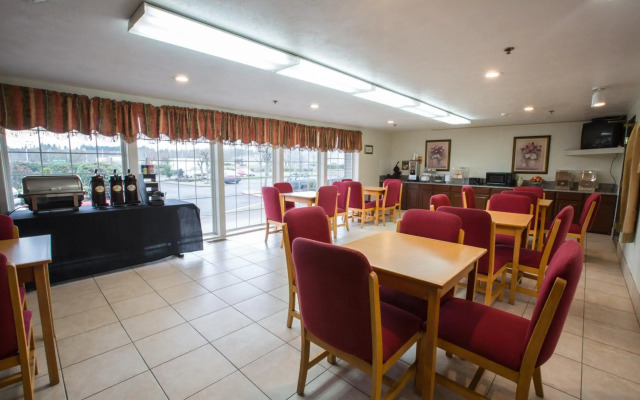 Bridgeway Inn & Suites Portland Airport