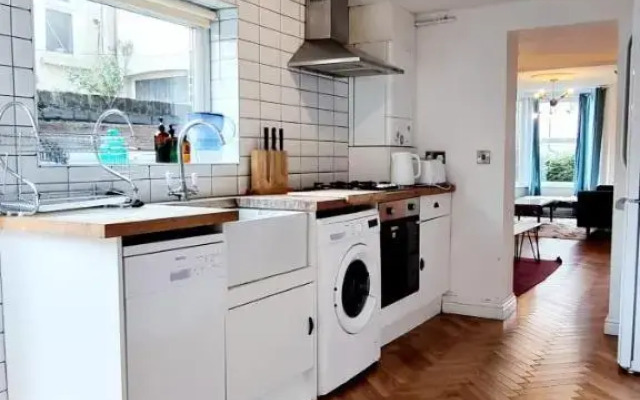 Eclectic seaside 4 bedroom artists residence