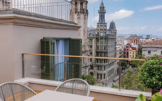Duquesa Suites Landmark Hotel by Duquessa Hotel Collection