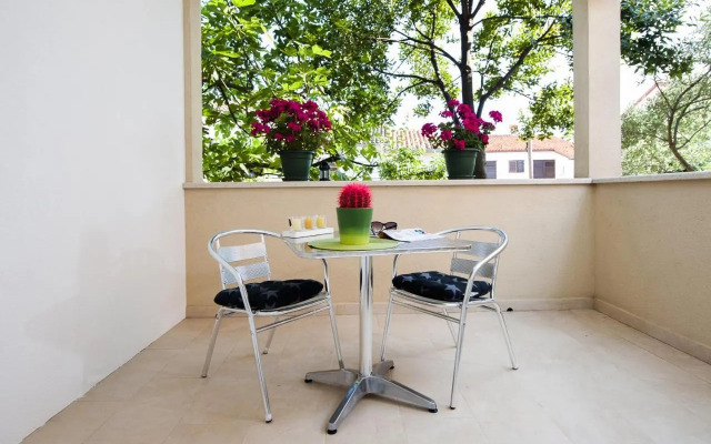 Studio Apartment White