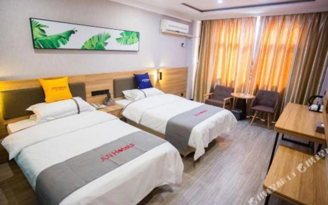 Junyi Collection Hotel (Luotian County Yishui Bund)