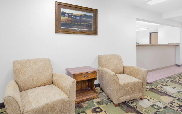 Super 8 by Wyndham Independence IA