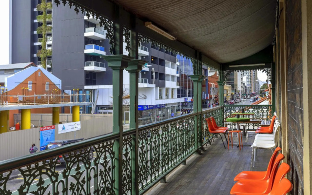 Shakespeare Backpackers Int'l Hostel