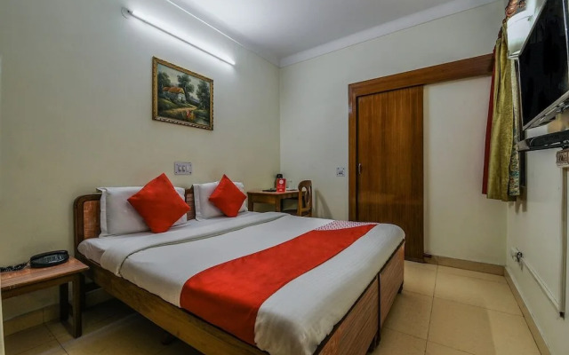 The Excellency by OYO Rooms