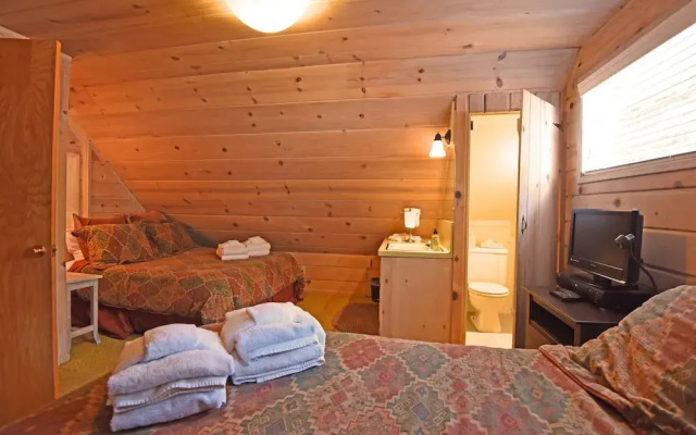 Woodland Chalet 2 mi From Beach Access!