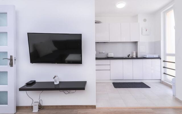 FM Deluxe 1-BDR Apartment - Cinecitta