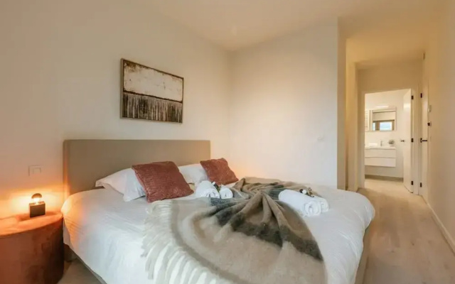 Beautiful Apartment With Terrace and Parking