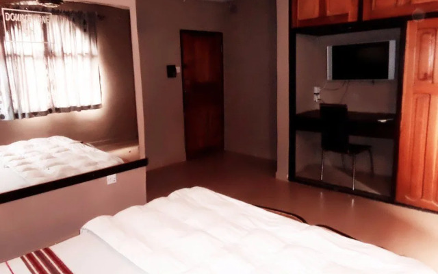 Double One Suites & Lodge