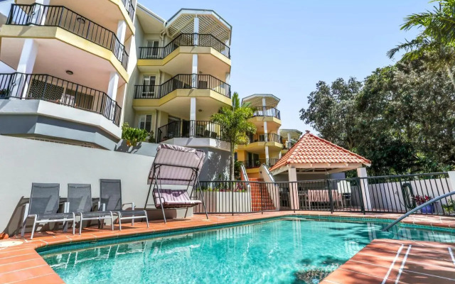 Seaside apartment minutes from Sunshine Beach