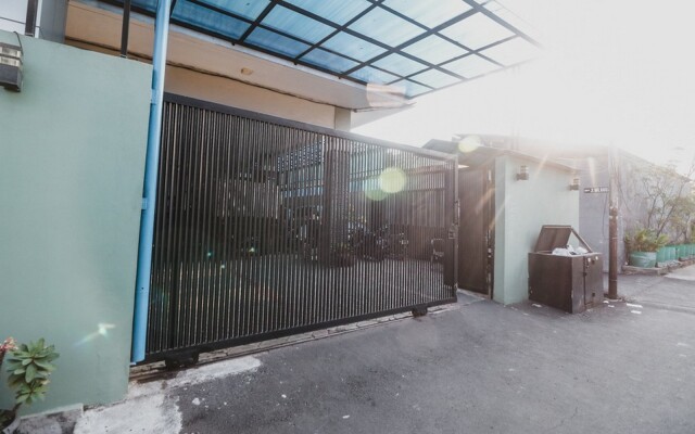 RedDoorz Plus near Semanggi