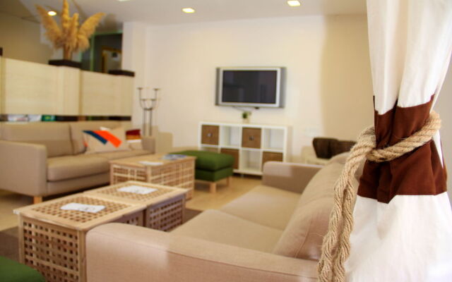R Hotel by Rooms