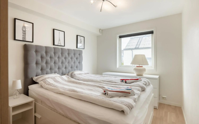 Central top floor apartment