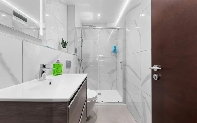 Bright Studio Retreat in Golders Green