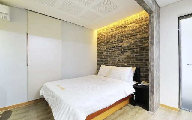 Jeonju Junghwasandong Foret Hotel