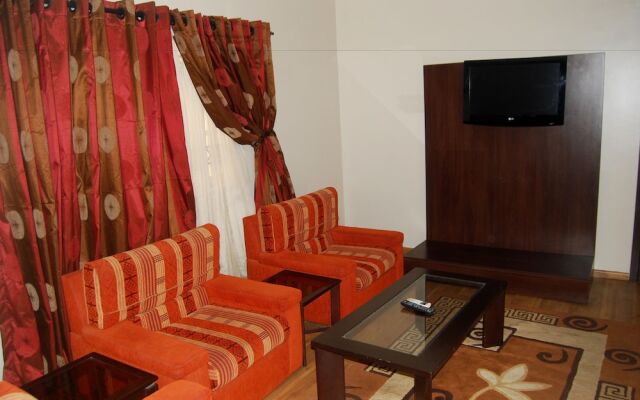 Grand Inn & Suites