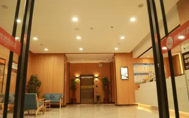 Rest Hotel (Shijiazhuang North Station Bolinzhuang Subway Station)