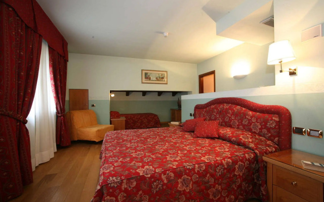 Paradise Hotel & Wellness