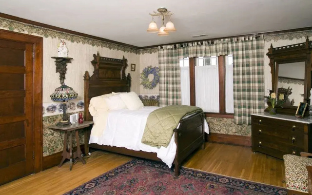 The Victorian Tudor Inn