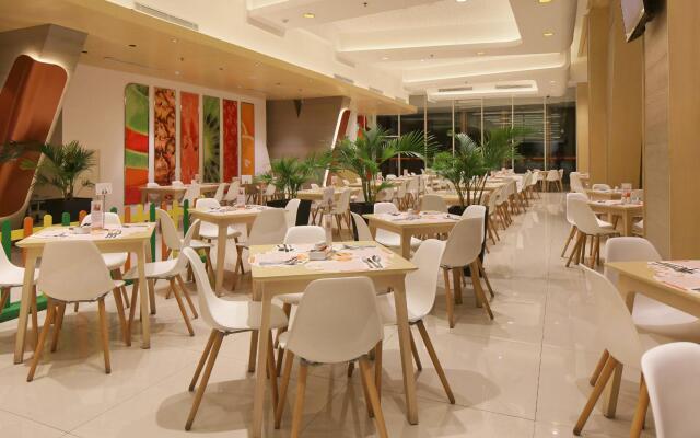 HARRIS Hotel & Conventions Bekasi