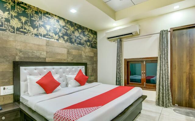 OYO 74839 Bharat Hotel