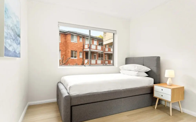 Bright and Convenient Apartment, Close to Shops