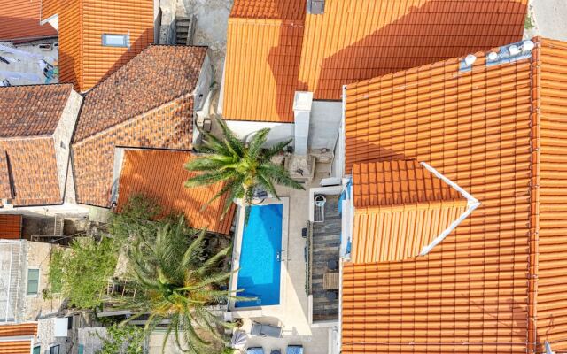 Villa Capitis in the Centre with deluxe pool