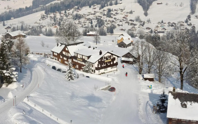 Gade Lodge