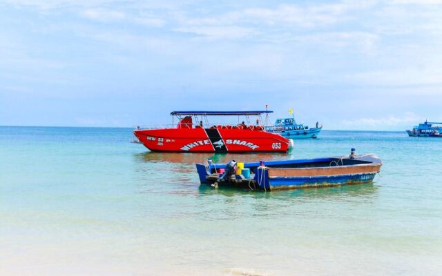 LaLune Beach Resort