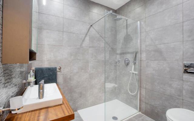 Apartment with pool-Hosted by Sweetstay