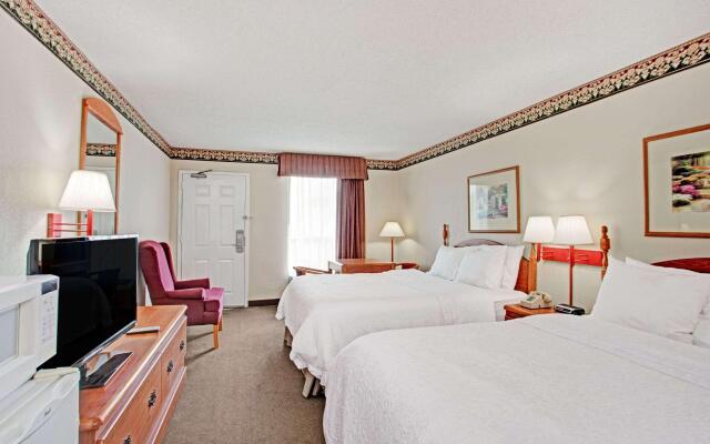 Days Inn & Suites by Wyndham Collierville Germantown Area