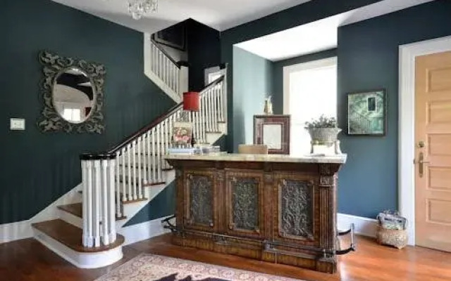 Clevedale Historic Inn and Gardens