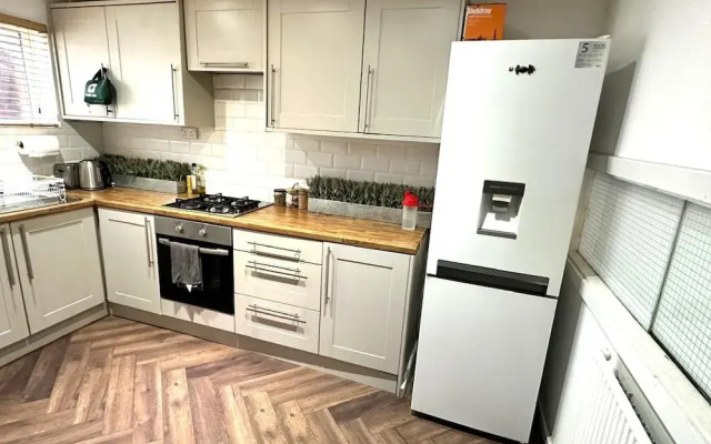 Leamington Spa-3 Bed-garden-pets-parking