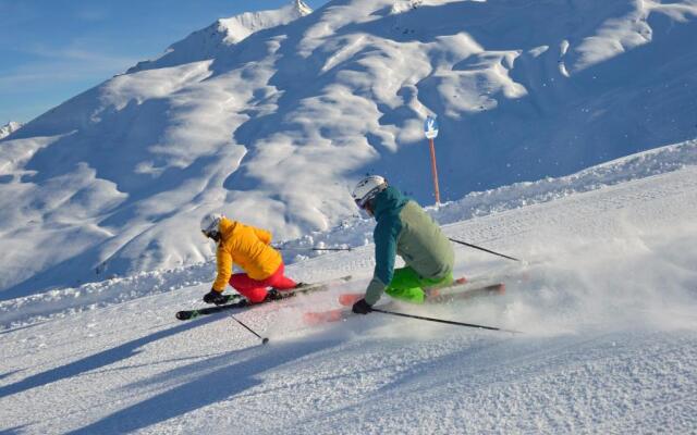 Mountain Living Apartments - Ski-In & Ski-Out