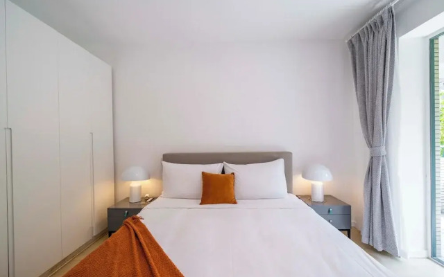 Tyms Bright 2BR 1BA Apt Xuhui Center